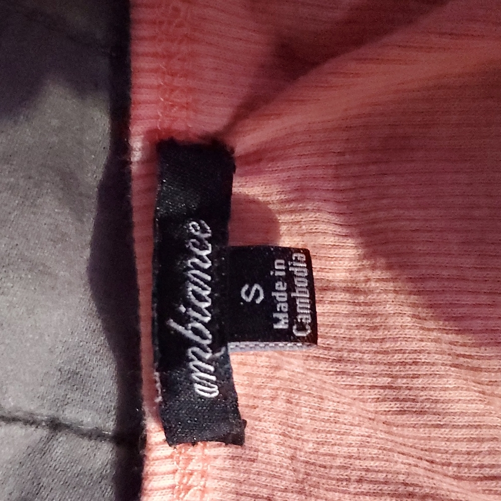 embiance coral colored tank top, size small.